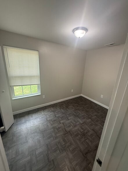Building Photo - 204 Cude Ln