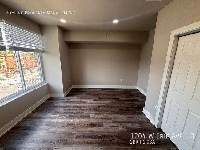 Building Photo - 1204 W Erie Ave
