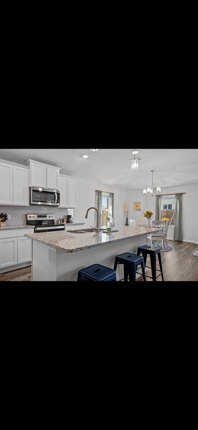 Building Photo - 3885 Lorenzen Ct