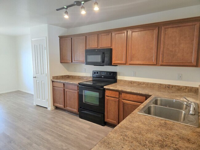 Building Photo - Great 3 bed 2 bath home in Laveen Meadows
