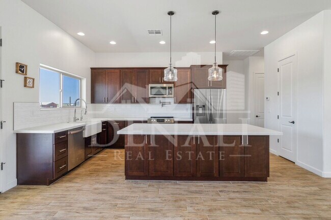 Building Photo - 48126 N Coyote Pass Rd
