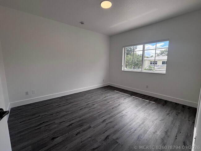 Building Photo - 3930 Sabal Way