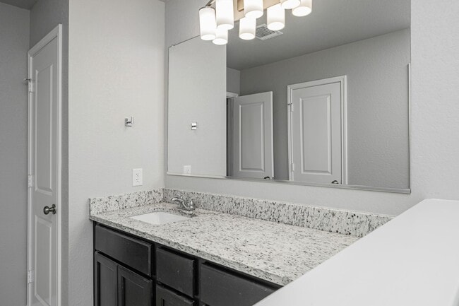 Building Photo - 614 Hollyhock Dr
