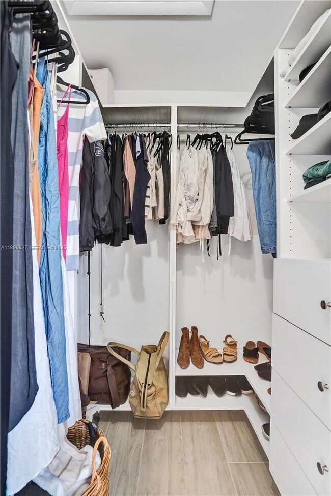 Building Photo - 924 SE 2nd St