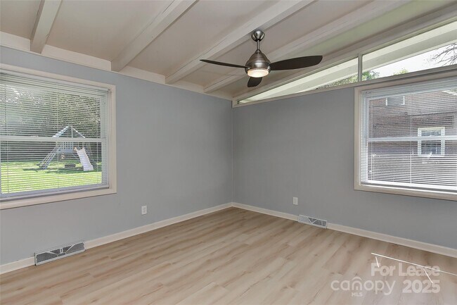 Building Photo - 3111 Spring Valley Rd