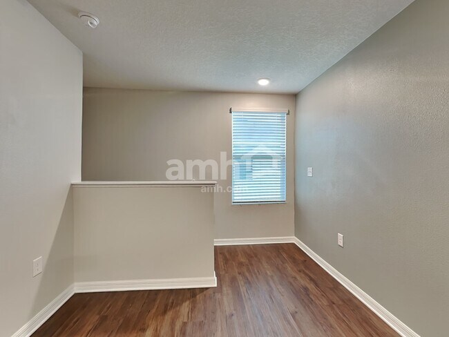 Building Photo - 10416 Flathead Dr