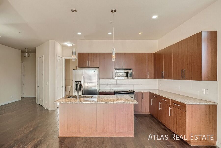 Building Photo - 336 E 1st Ave