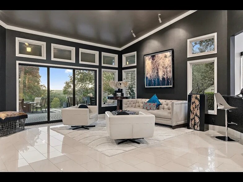 Building Photo - 303 Golf Crest Ln