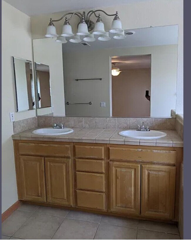 Building Photo - 11433 Mountain View Dr
