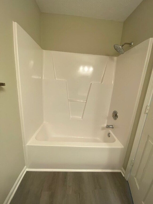 Building Photo - Welcome to this charming 3-bedroom, 2-bathroom home located in the vibrant city of Wilmington, NC.