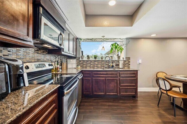 Building Photo - 3611 Drawbridge Dr