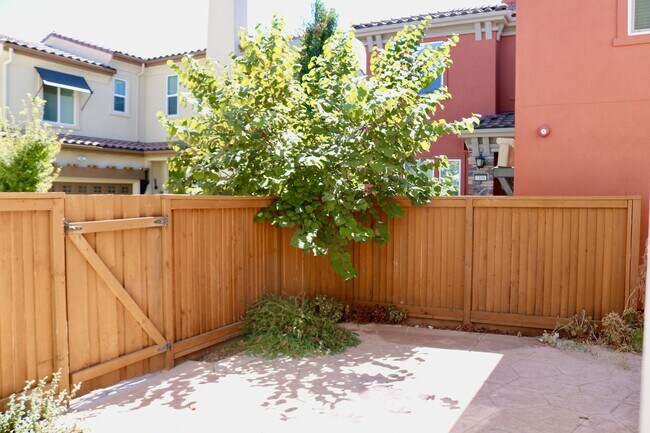 Building Photo - Beautiful home in Brentwood with SOLAR!