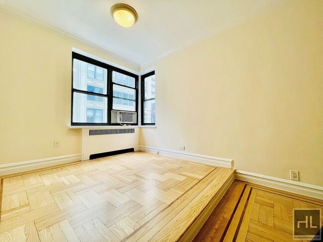 Building Photo - 124 E 24th St