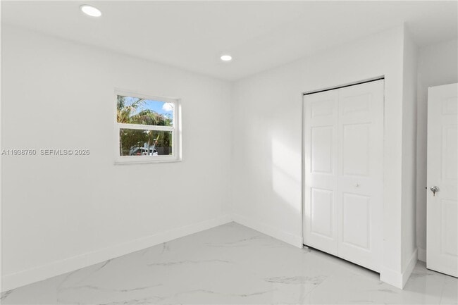 Building Photo - 4685 SW 33rd Dr