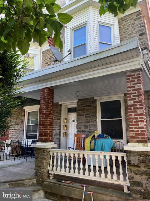 Primary Photo - 448 E Walnut Ln