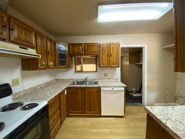 Building Photo - Single Family Home *LEASING SPECIAL AVAILABLE*