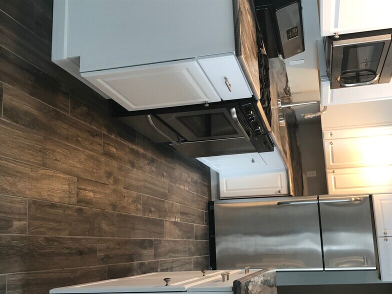 Building Photo - 116 E Main St