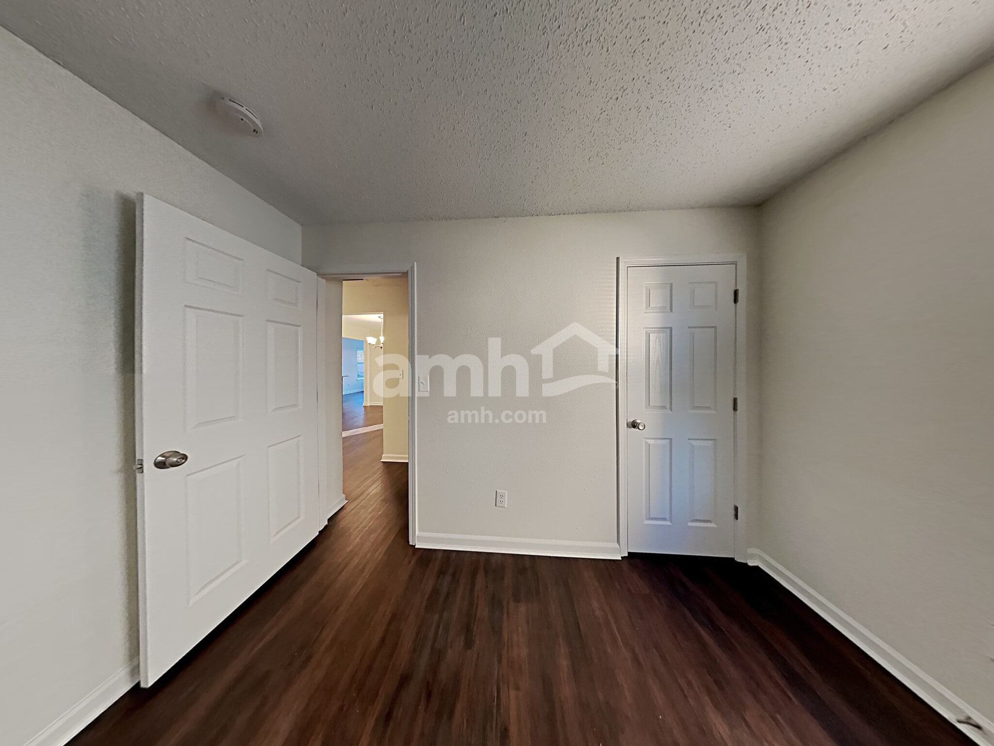 Building Photo - 15425 Dry Creek Rd
