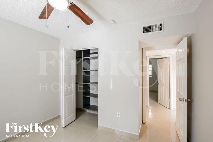Building Photo - 6723 SW 140th Ave