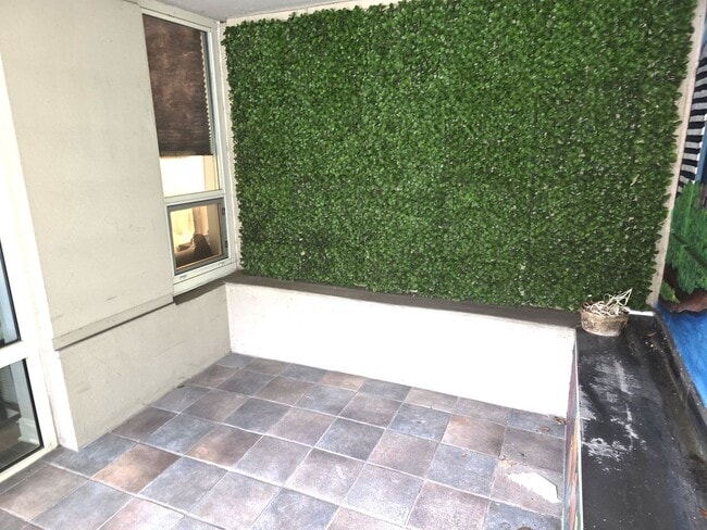 Building Photo - 345 N La Salle Dr