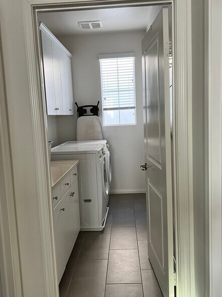 Building Photo - 1375 Dolomite Way