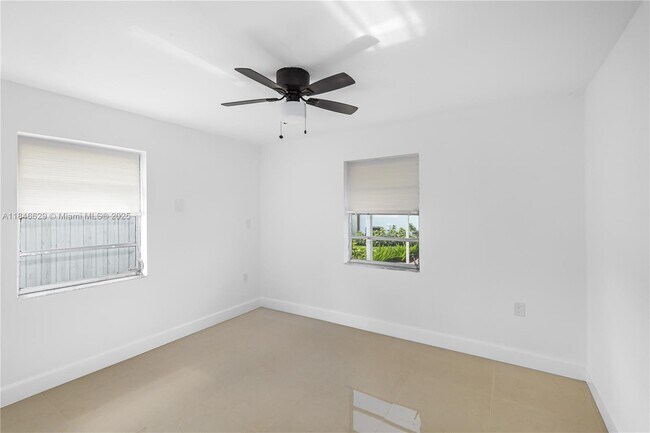 Building Photo - 2433 SW 19th St