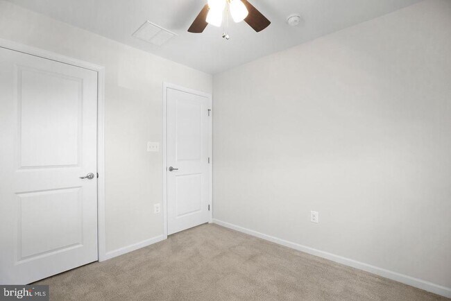 Building Photo - 8643 Rosecrans Ln