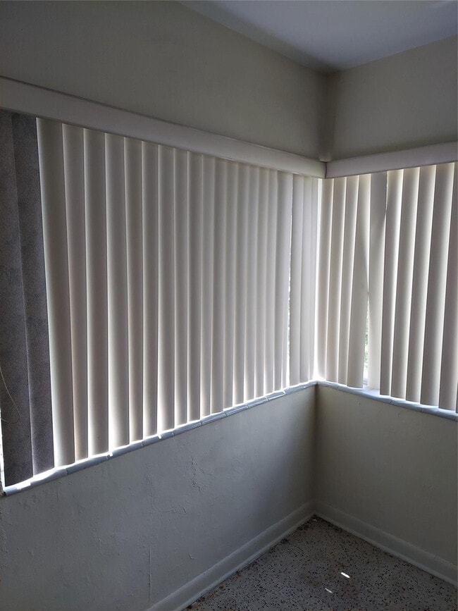 Building Photo - 505 SW 9th St