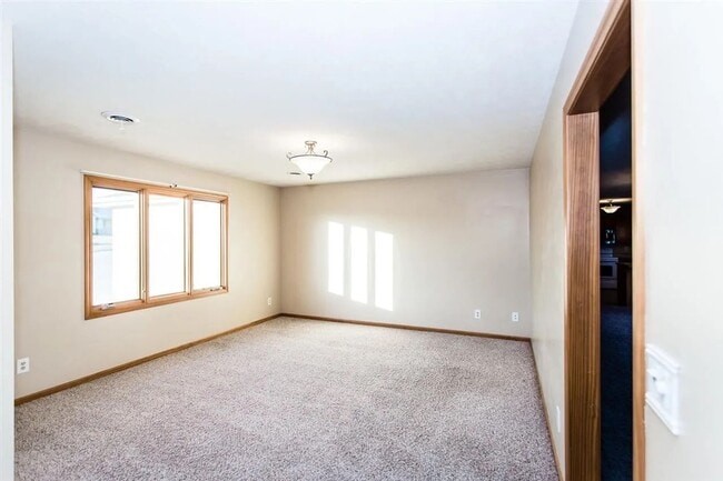 Building Photo - Spacious home in Ogden!