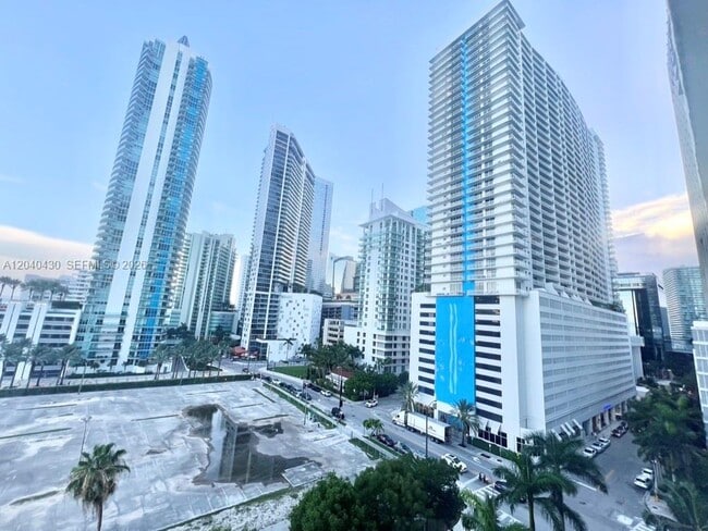 Building Photo - 1155 Brickell Bay Dr