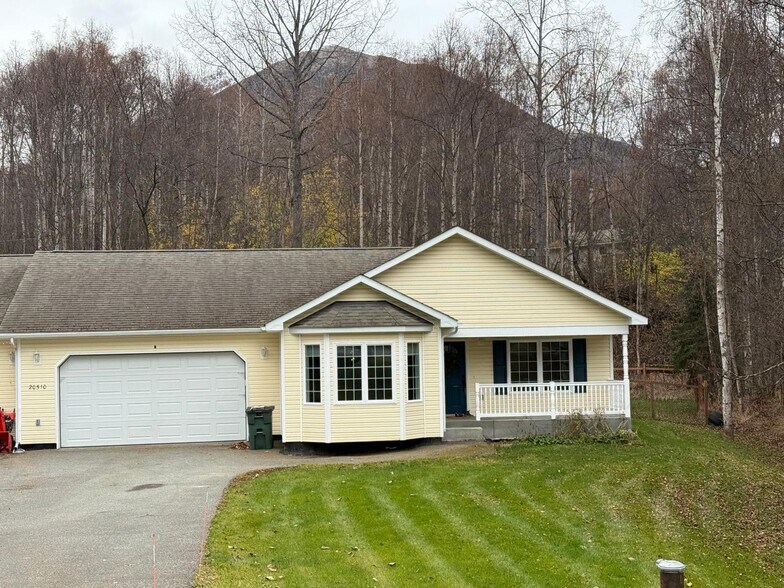 Unit B - 20510 Wooded Hollow Cir