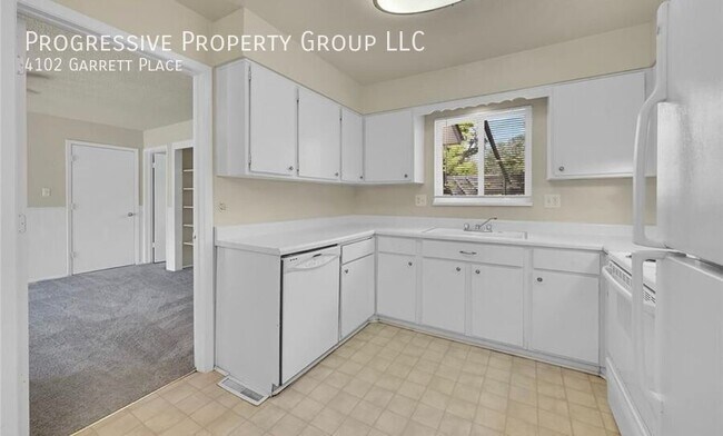 Building Photo - 4102 Garrett Pl