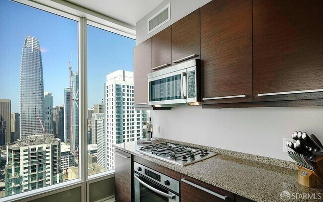 Building Photo - 425 1st St