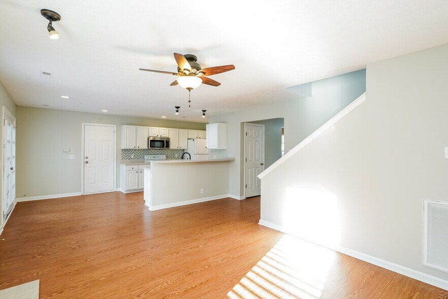 Building Photo - 2136 Blake Dr