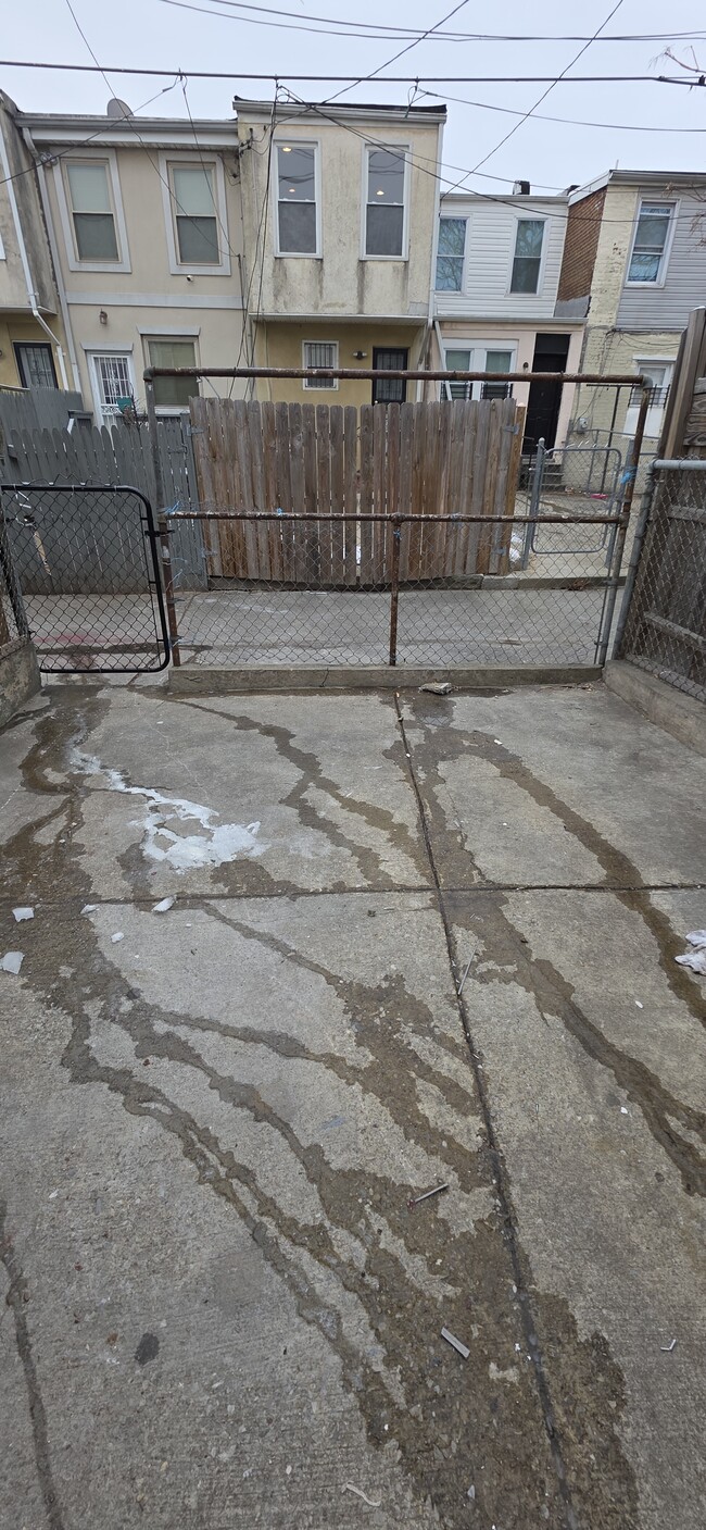 Building Photo - 420 N Montford Ave