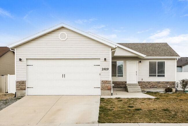 Building Photo - 2419 Prairie Ln