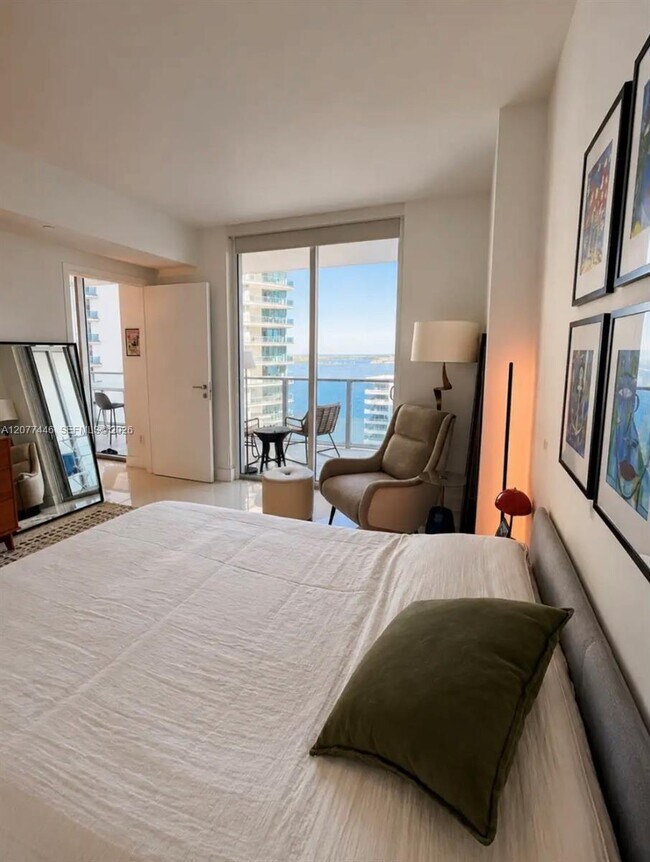 Building Photo - 1300 Brickell Bay Dr