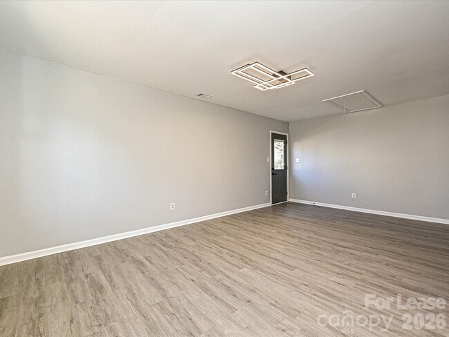 Building Photo - 6455 Tivoli Ct