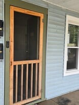 Building Photo - 144 E Shannon Ave