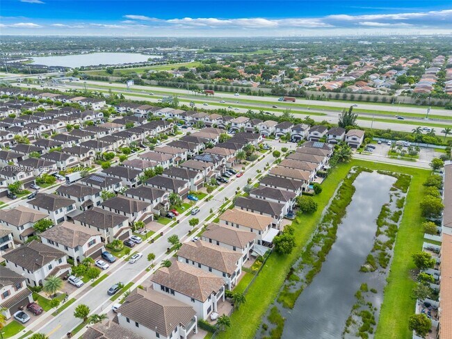 Building Photo - 3332 W 95th Terrace