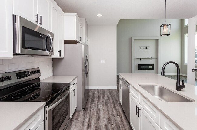 Building Photo - HUGE TOWNHOME!! 2 Bedroom, 3.5 Bathroom Townhome in Grimes!