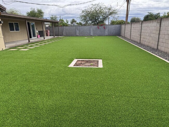 Building Photo - 6843 E Loma Land Dr