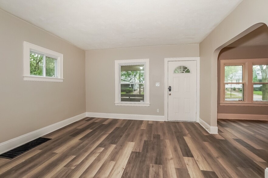 Building Photo - 456 Noah Ave