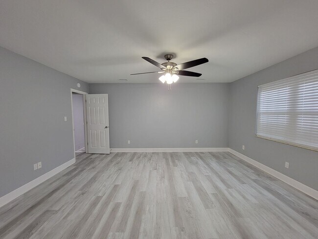 Building Photo - 4 bedroom house for rent in NE Tallahassee for $3250 with a 2 car garage, wood floors