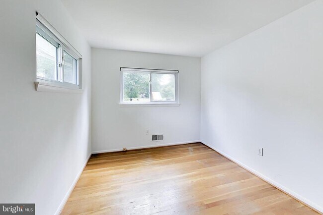 Building Photo - 11907 Hunters Ln