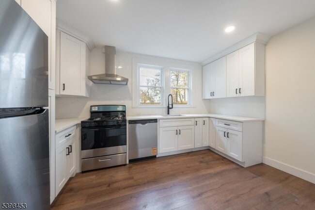 Building Photo - 160 Academy St