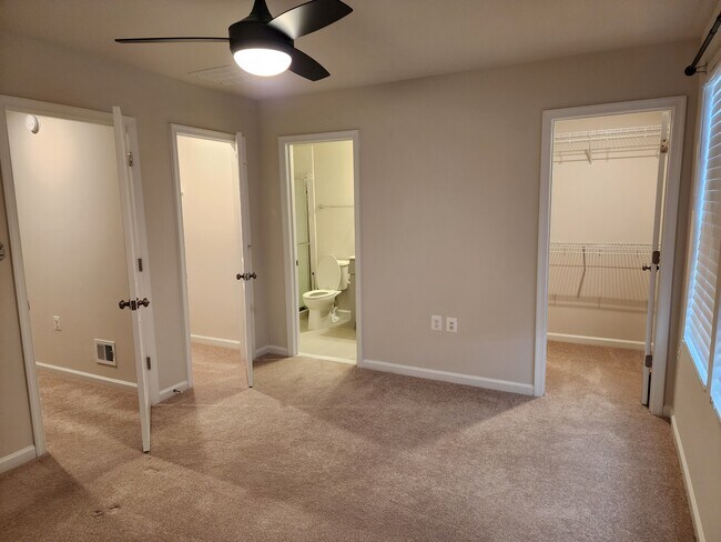 Building Photo - 183 Presidents Pointe Ave