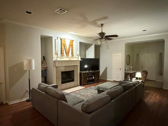 Building Photo - 1303 Rain Tree Dr