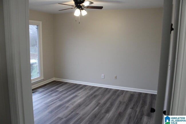 Building Photo - 805 Hillsboro Ln