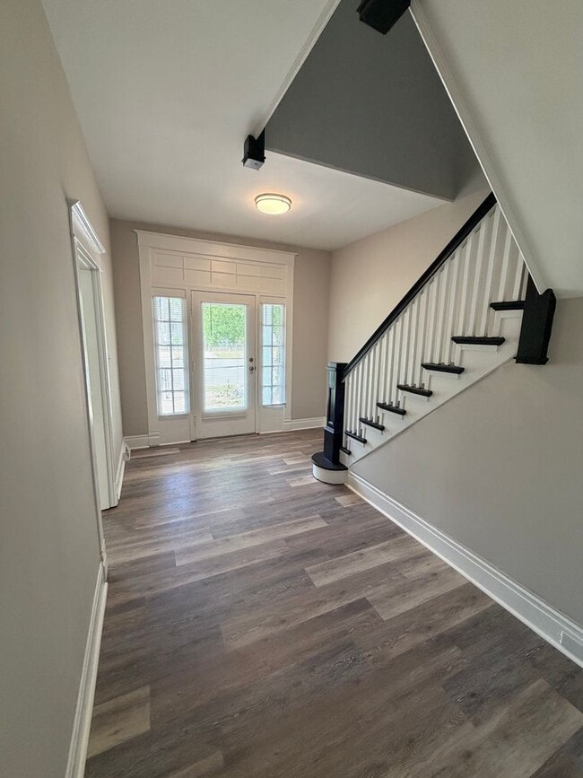 Building Photo - Charming 4bdrm/1.5bth Home Located in Richmond's North Highland Park w/Balcony!!
